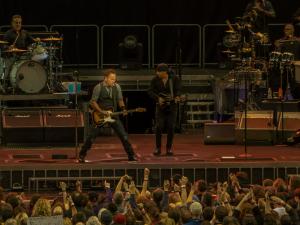 616466_308264495946674_492954613_o